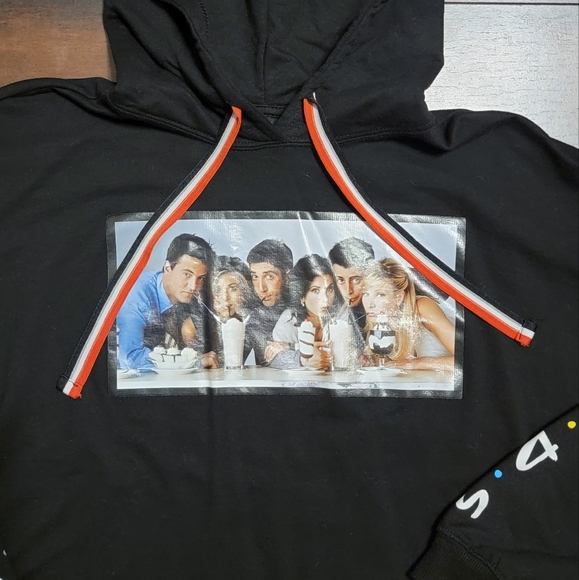 Friends Cropped Hoodie - Picture 2 of 4